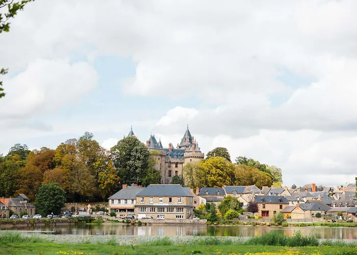 Petit Gite D\'Arriere-Cour Au Pied Du Chateau