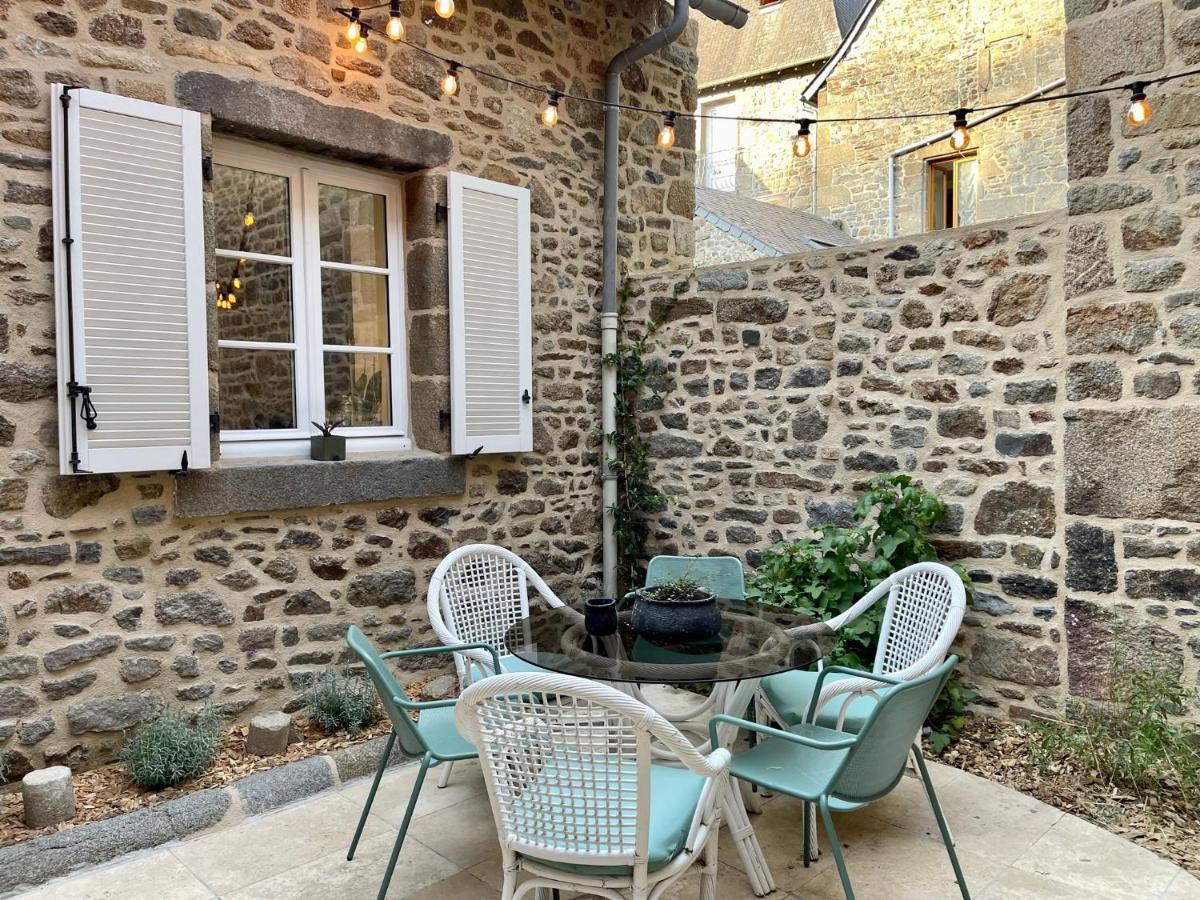 Holiday home Petit D'arriere-cour Au Pied Du Chateau Combourg