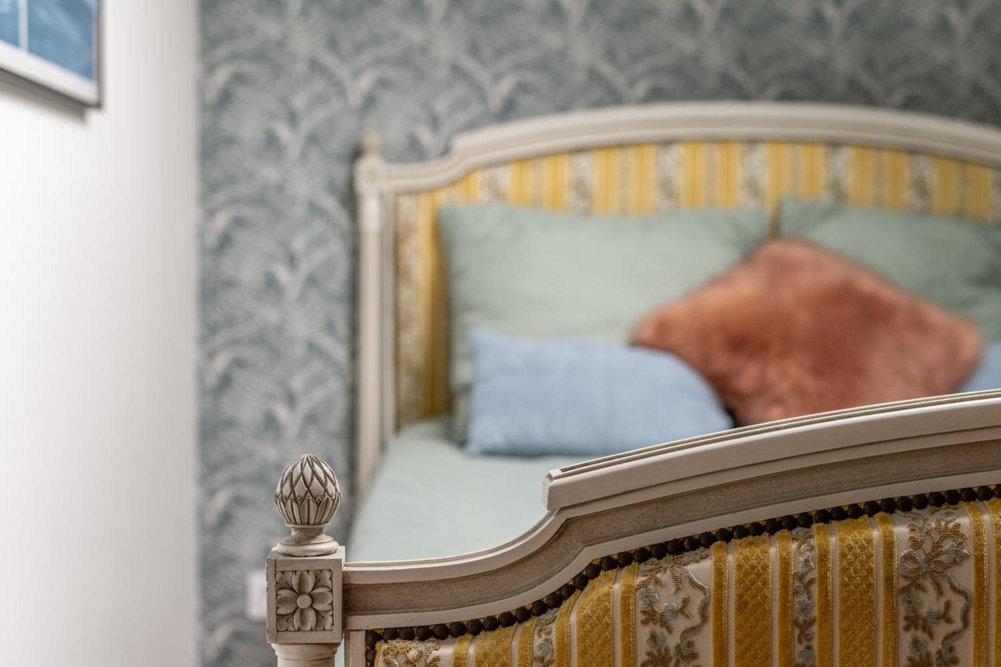 Holiday home Petit D'arriere-cour Au Pied Du Chateau *